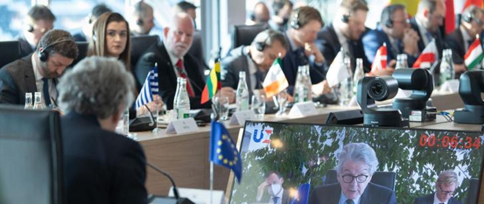 Na zdjęciu politycy unii europejskiej, którzy wystosowują wspólny apel o wzmocnienie potencjału UE w zakresie bezpieczeństwa cybernetycznego