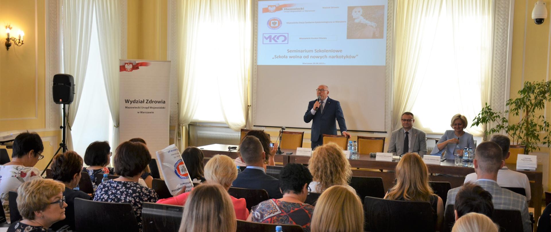 Jarosław Chmielewski Dyrektor Wydziału Zdrowia MUW przemawia do uczestników seminarium szkoleniowego.