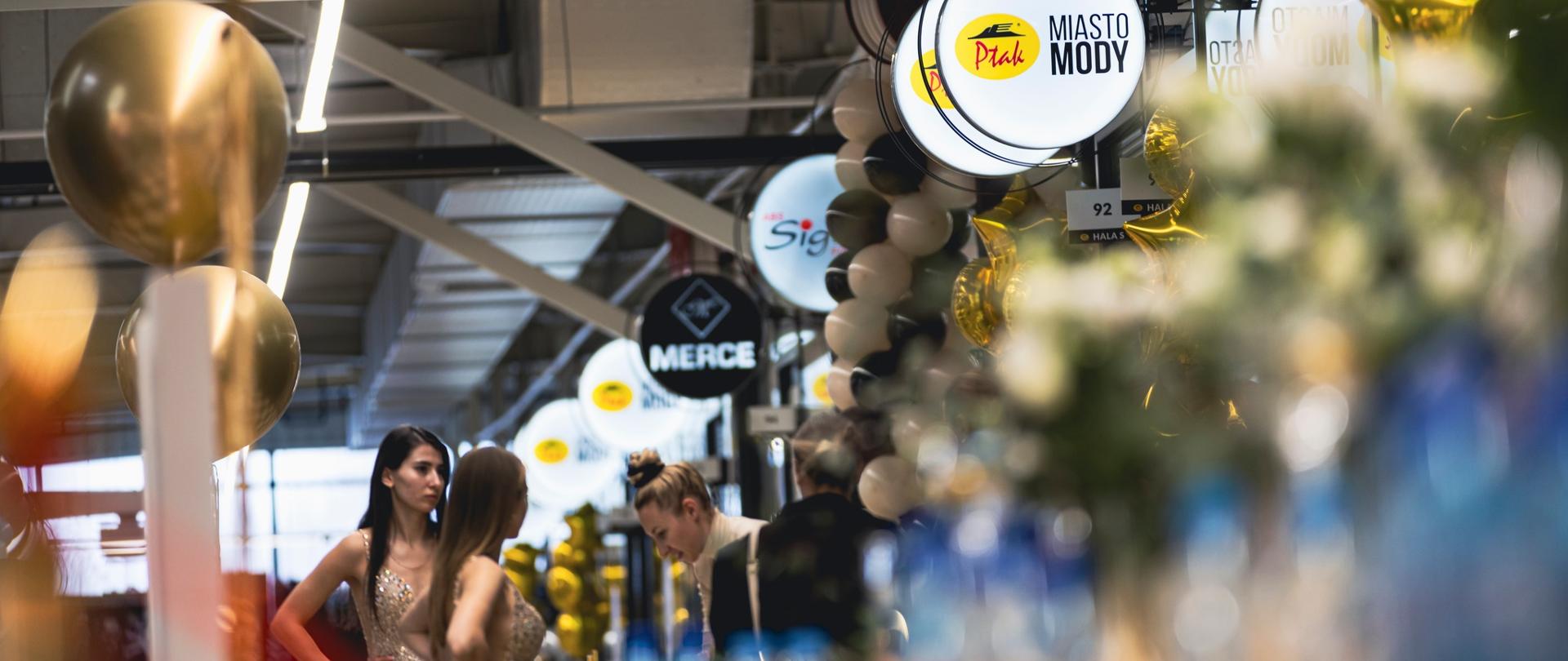 Wnętrze Centrum Hurtowego Ptak w Rzgowie 