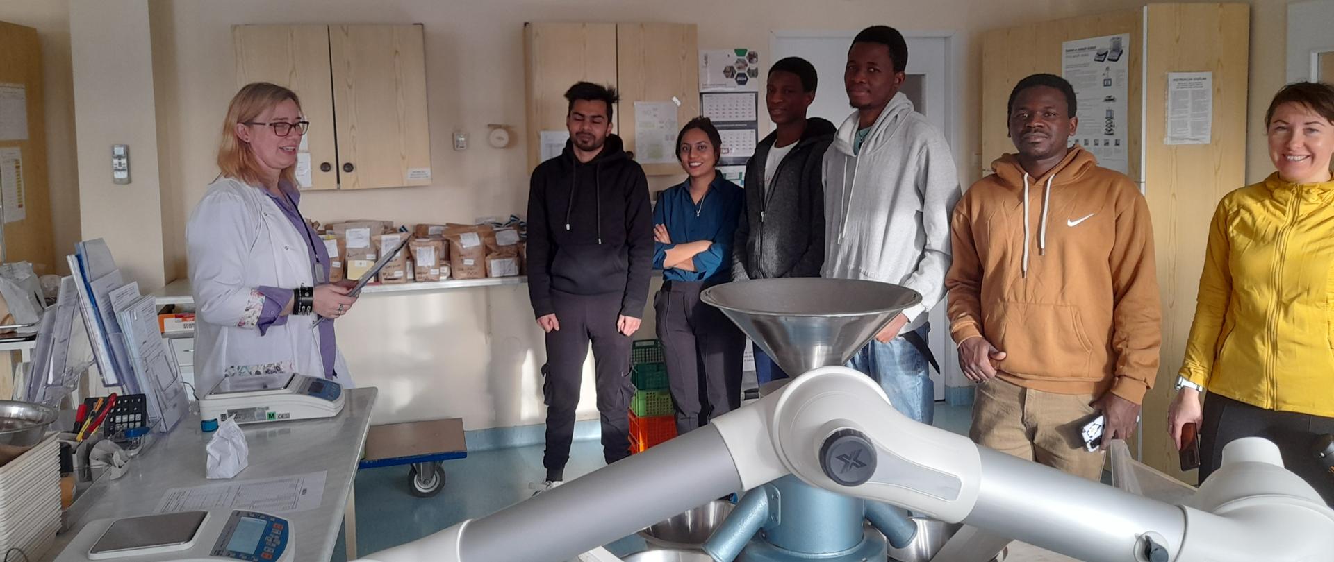 Pokój wydzielania próbek – omówienie sposobu wydzielania próbki analitycznej
