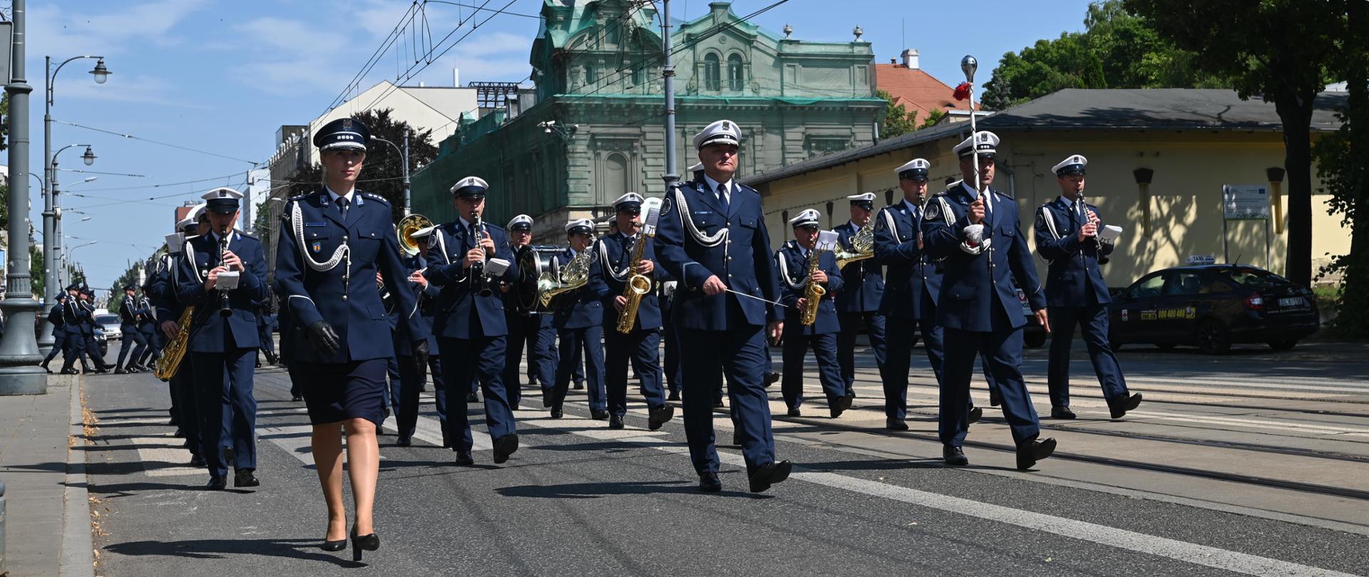 Uroczysta defilada policyjna na Piotrkowskiej