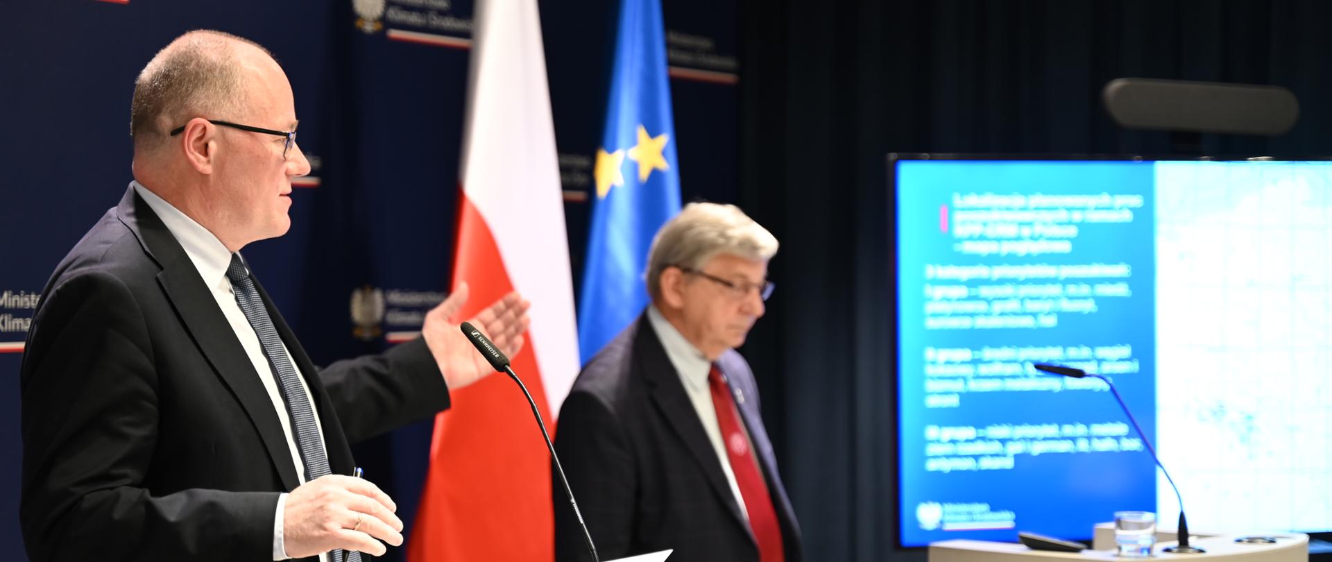 prof. Krzysztof Galos oraz dyrektor Państwowego Instytutu Geologicznego - Państwowego Instytutu Badawczego prof. Krzysztof Szamałek.