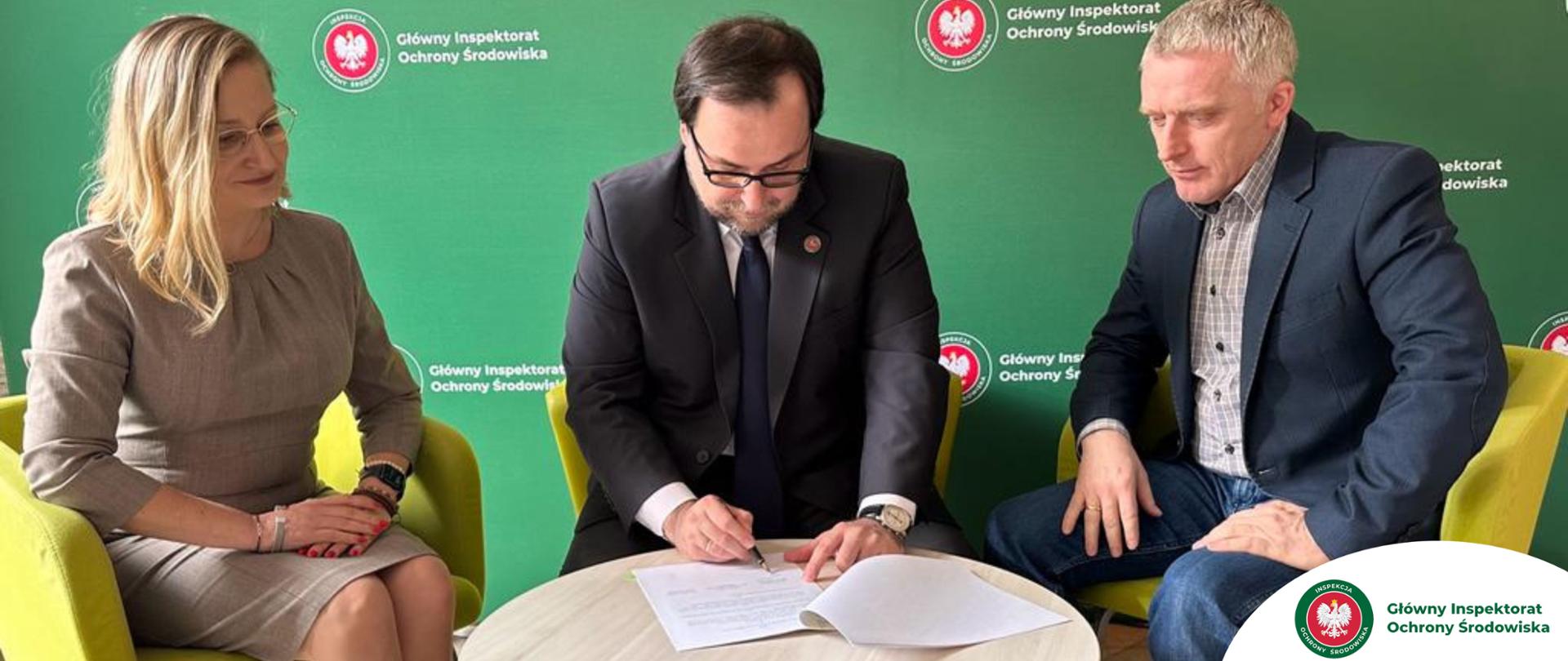 Podpisanie_porozumienia_ws. międzynarodowego przemieszczania odpadów przez kierownictwo GIOŚ