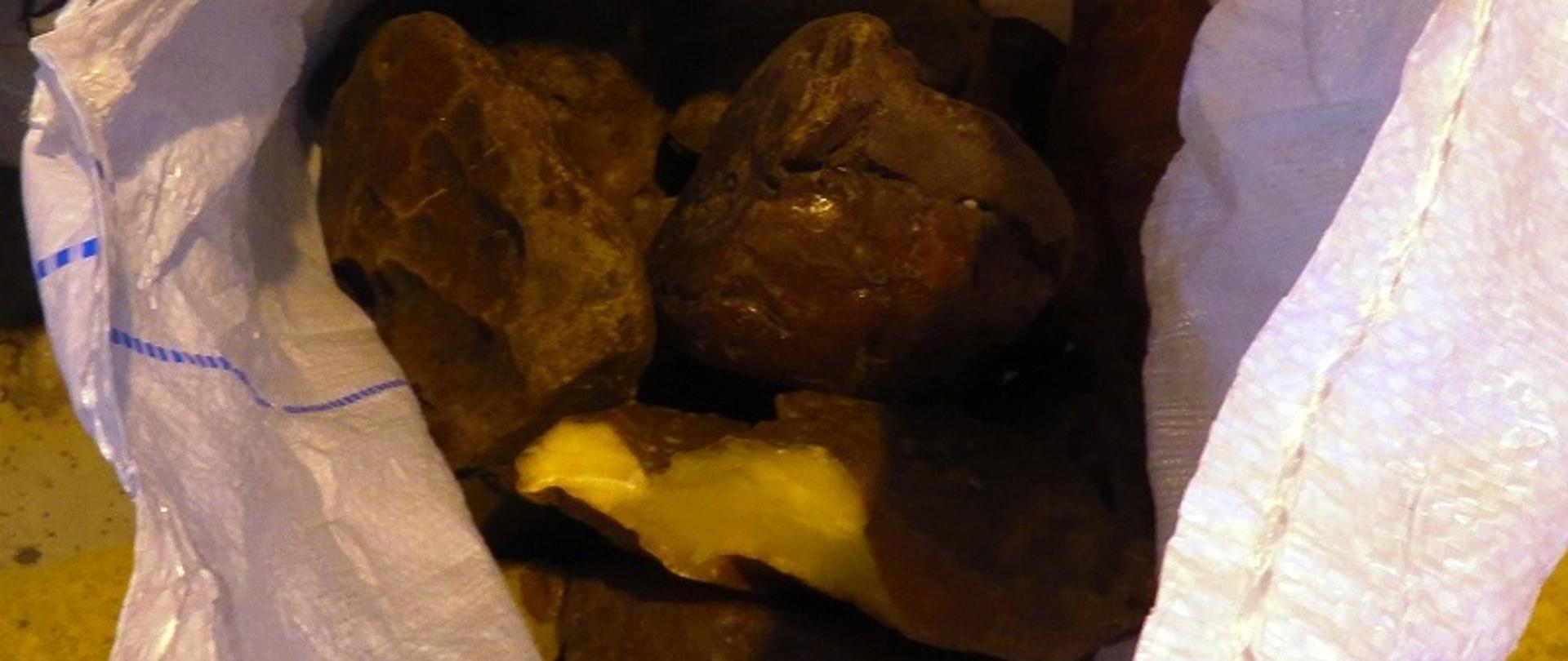 Przemycany bursztyn w worku