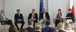 Uczestnicy panelu dyskusyjnego