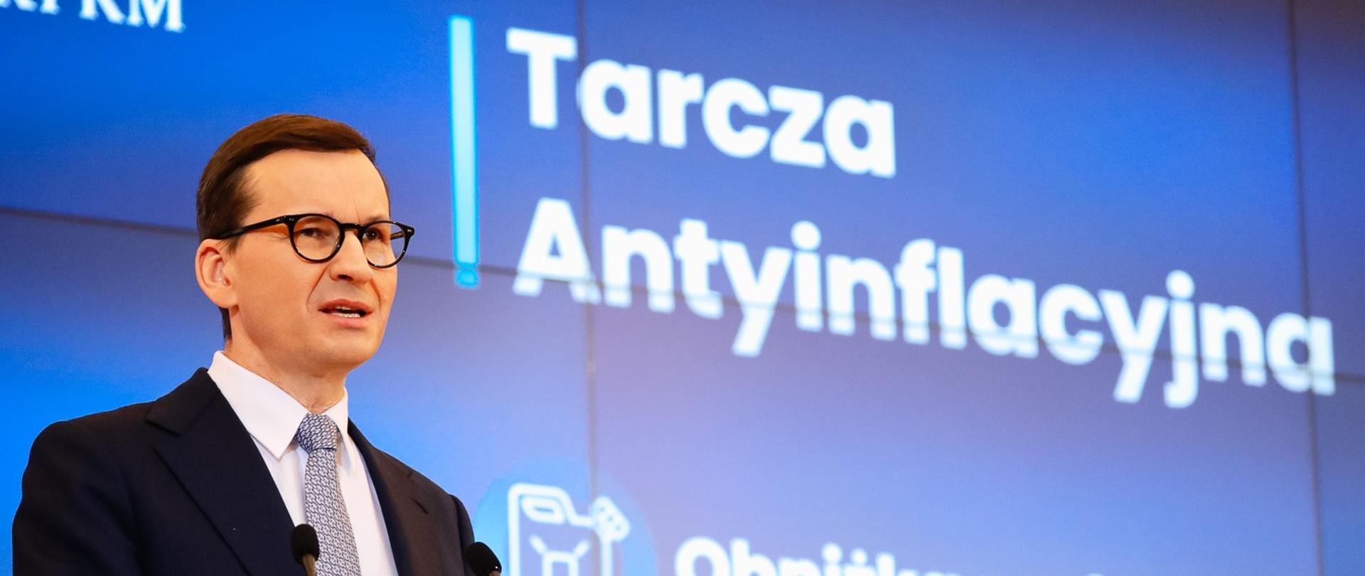 Premier Mateusz Morawiecki podczas konferencji prasowej w KPRM