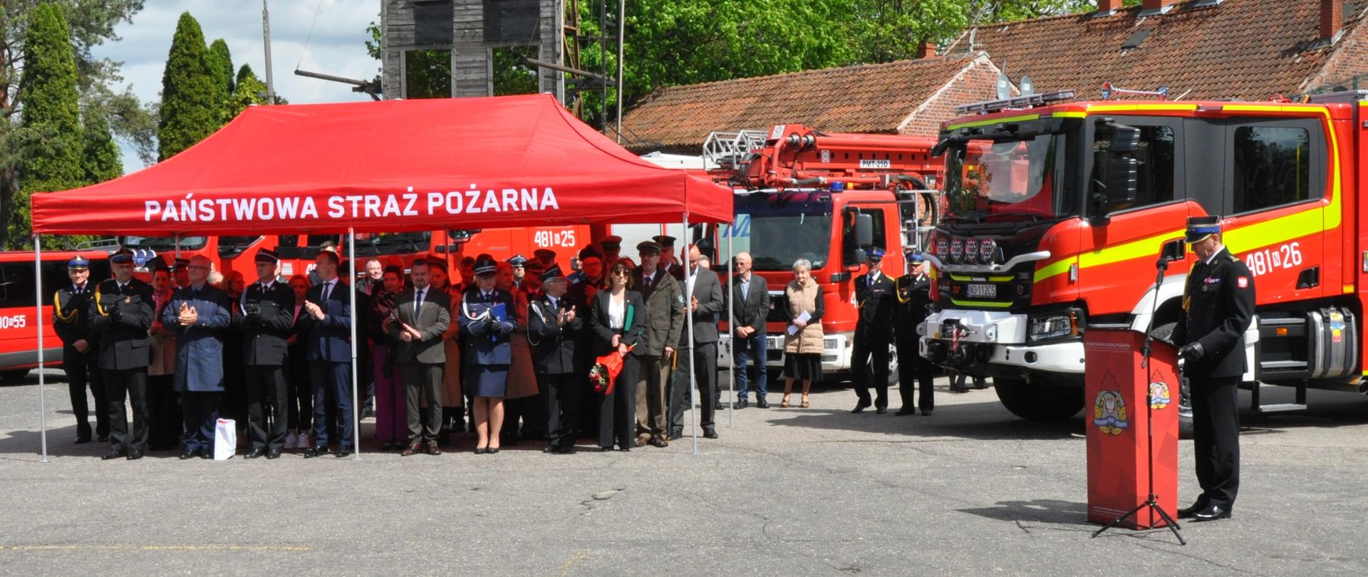 Na zdjęciu zaproszeni goście na uroczystość Dnia Strażaka w powiecie lidzbarskim 
