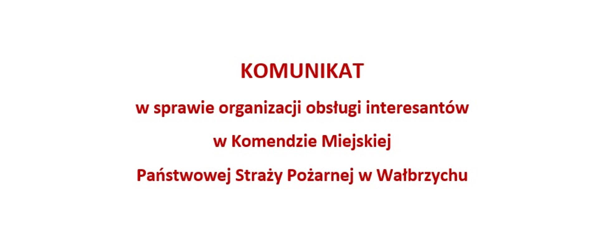 Czerwony tekst na białym tle
