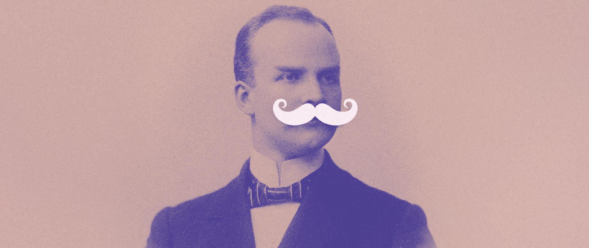 Grafika przedstawiająca sepia-tonowaną fotografię Emila Młynarskiego ubranego w formalny strój, w tym garnitur i muszkę. Wąsy, które posiadał Emil Młynarski - długie i zawinięte na końcu, zostały zastąpione białymi graficznymi wąsami dodanymi do grafiki.