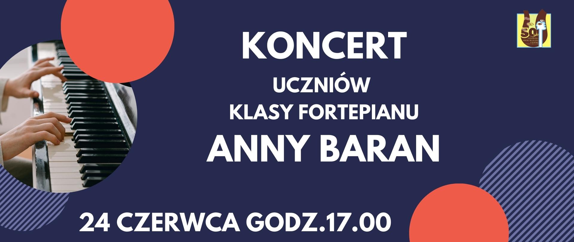 napisy w kolorze białym na granatowym tle, z logo szkoły w kolorze żółto-brązowym, z klawiaturą fortepianu po lewej stronie