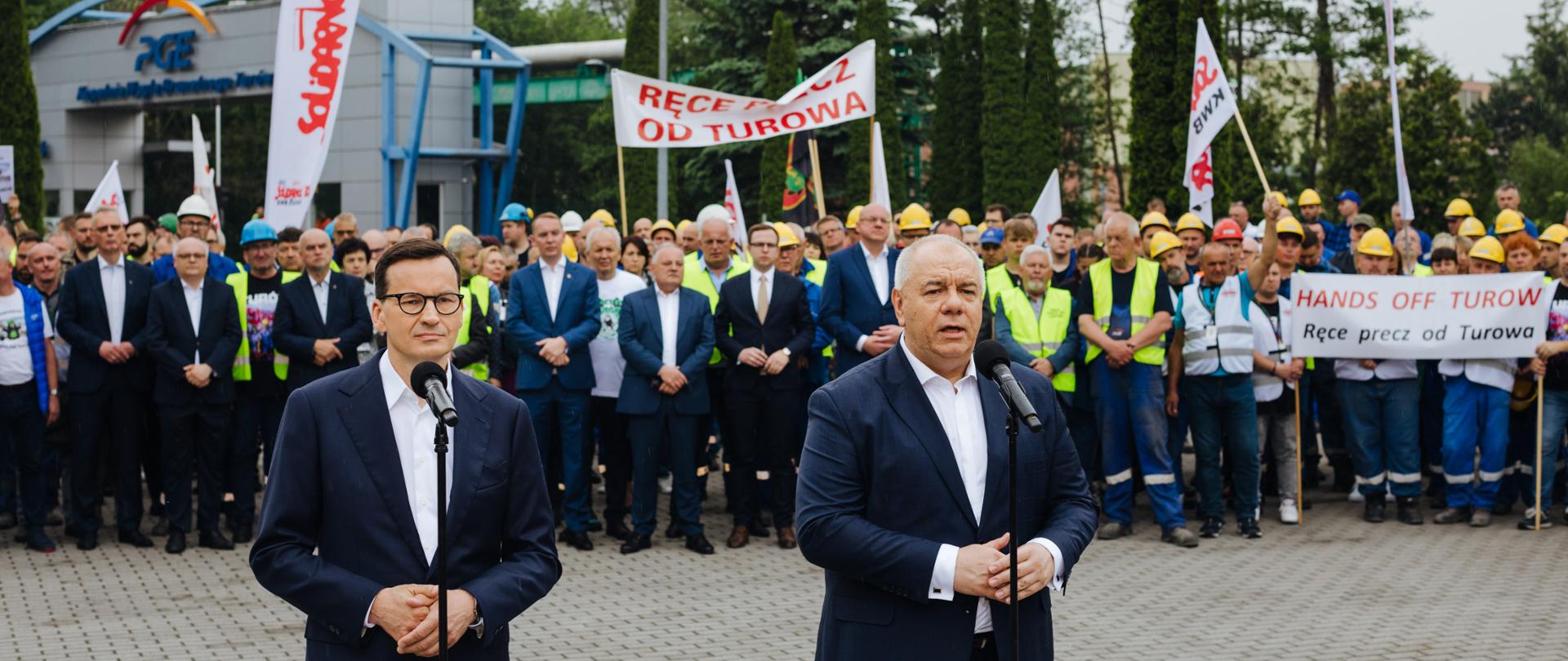 Spotkanie premiera Mateusza Morawieckiego oraz wicepremiera Jacka Sasina z pracownikami w Kopalni Węgla Brunatnego Turów.