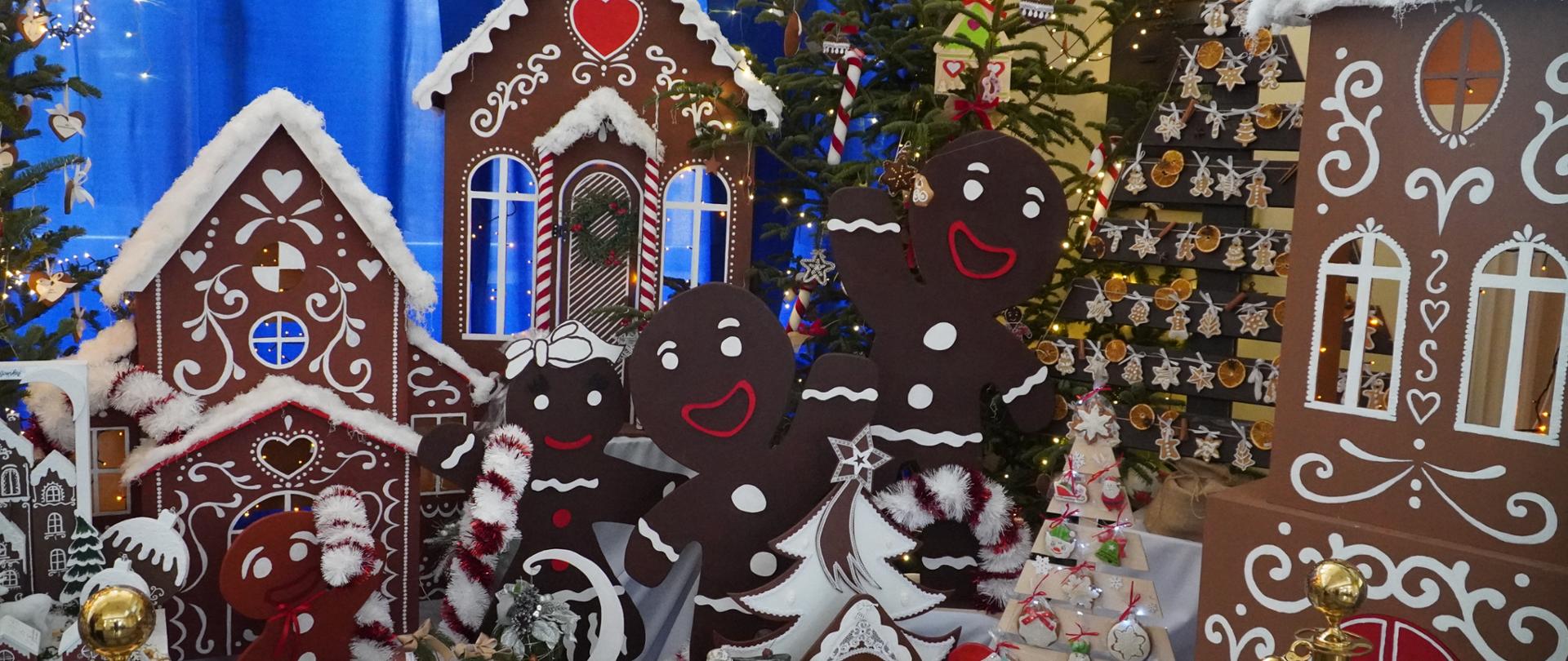 Zdjęcie przedstawia piernikowe miasteczko