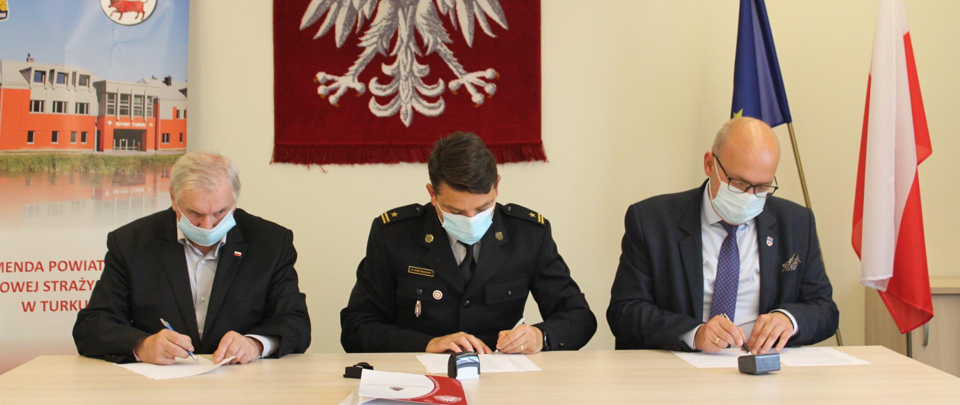 Osoby podpisujące umowę