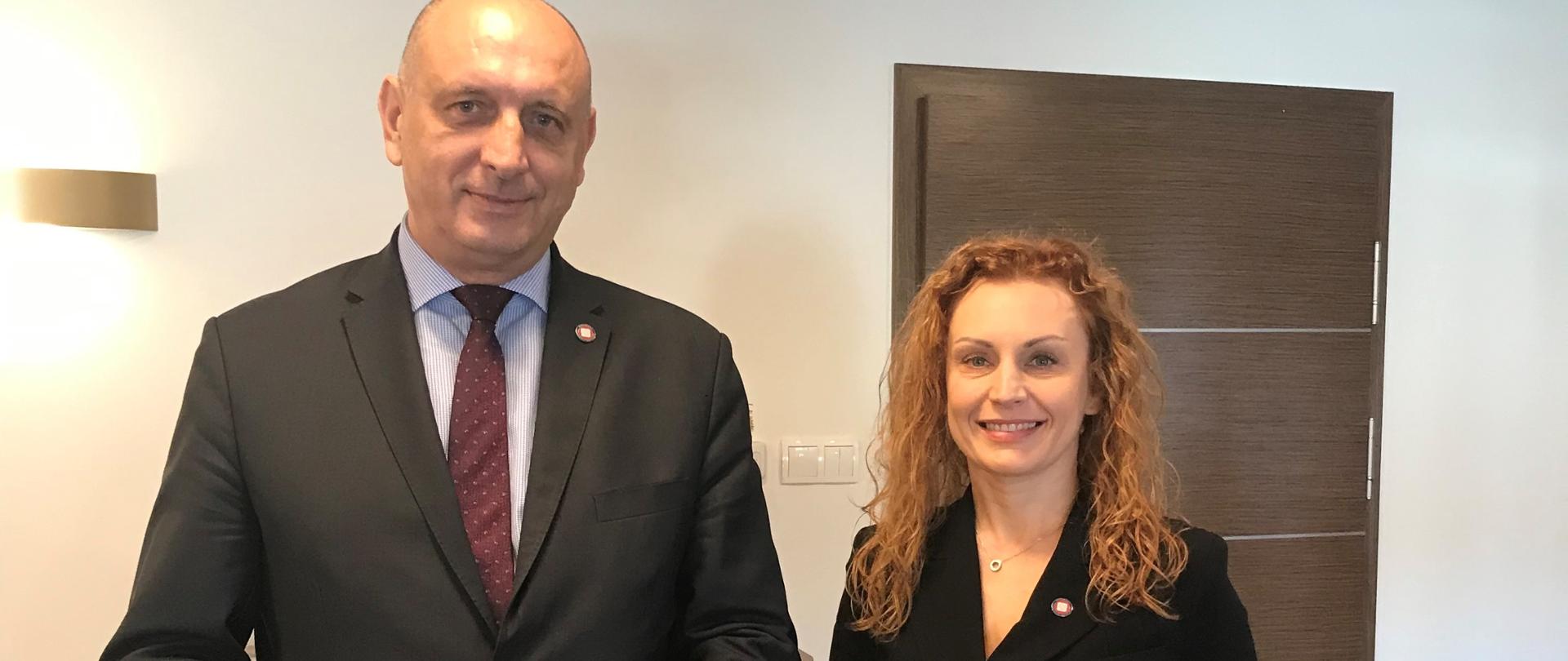 Minister Krzysztof Saczka, wz. Głównego Inspektora Sanitarnego i mgr Magdalena Kaczmarek, nowy Mazowiecki Państwowy Wojewódzki Inspektor Sanitarny w Warszawie