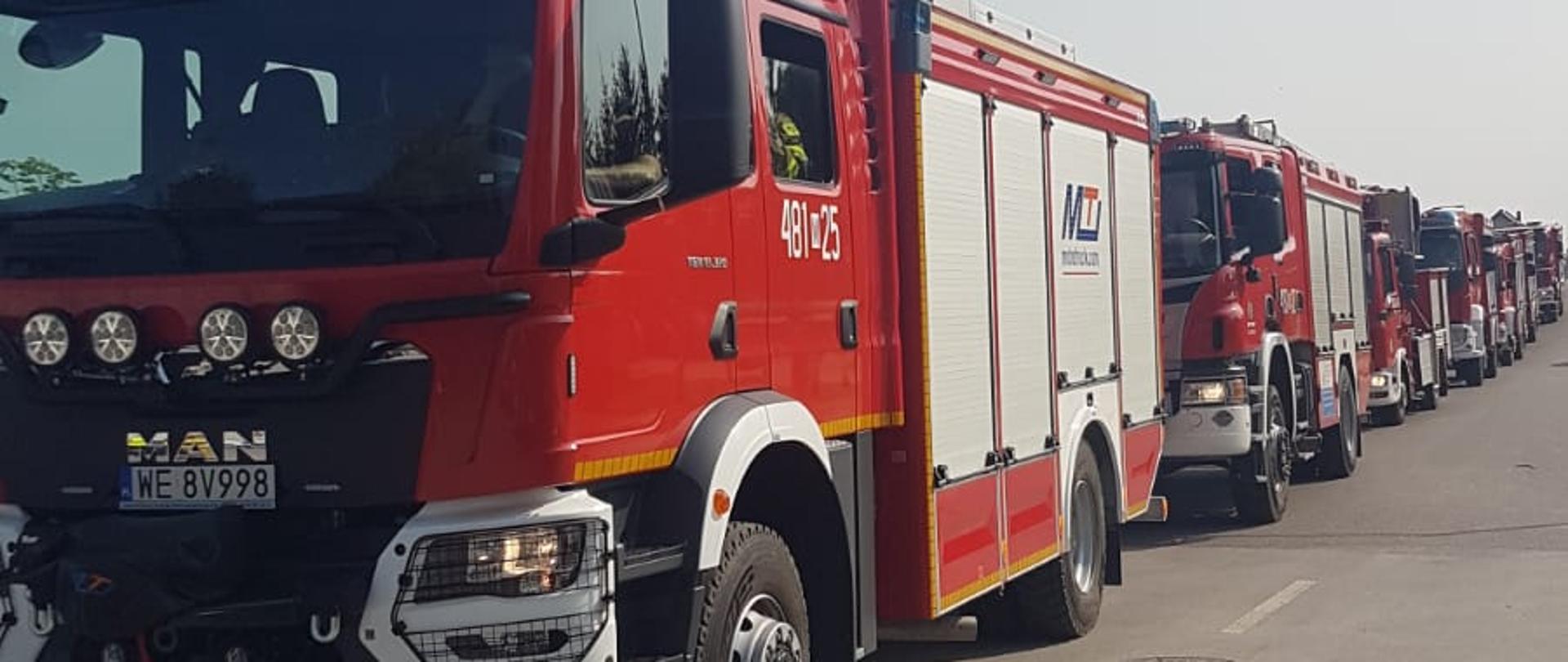Ćwiczenia na obiekcie Szpitala - pojazdy pożarnicze biorące udział w ćwiczeniach