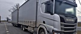 Kontrolowany pojazd podczas kontroli na punkcie kontrolnym opolskiej Inspekcji Transportu Drogowego