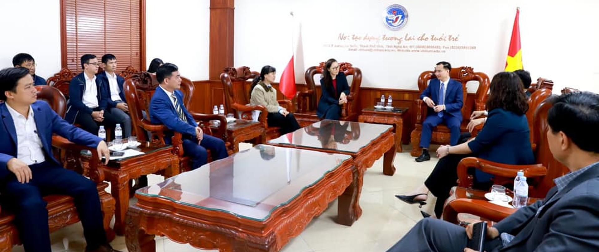 Chuyến thăm tại Vinh (Ảnh. Đại học Vinh)