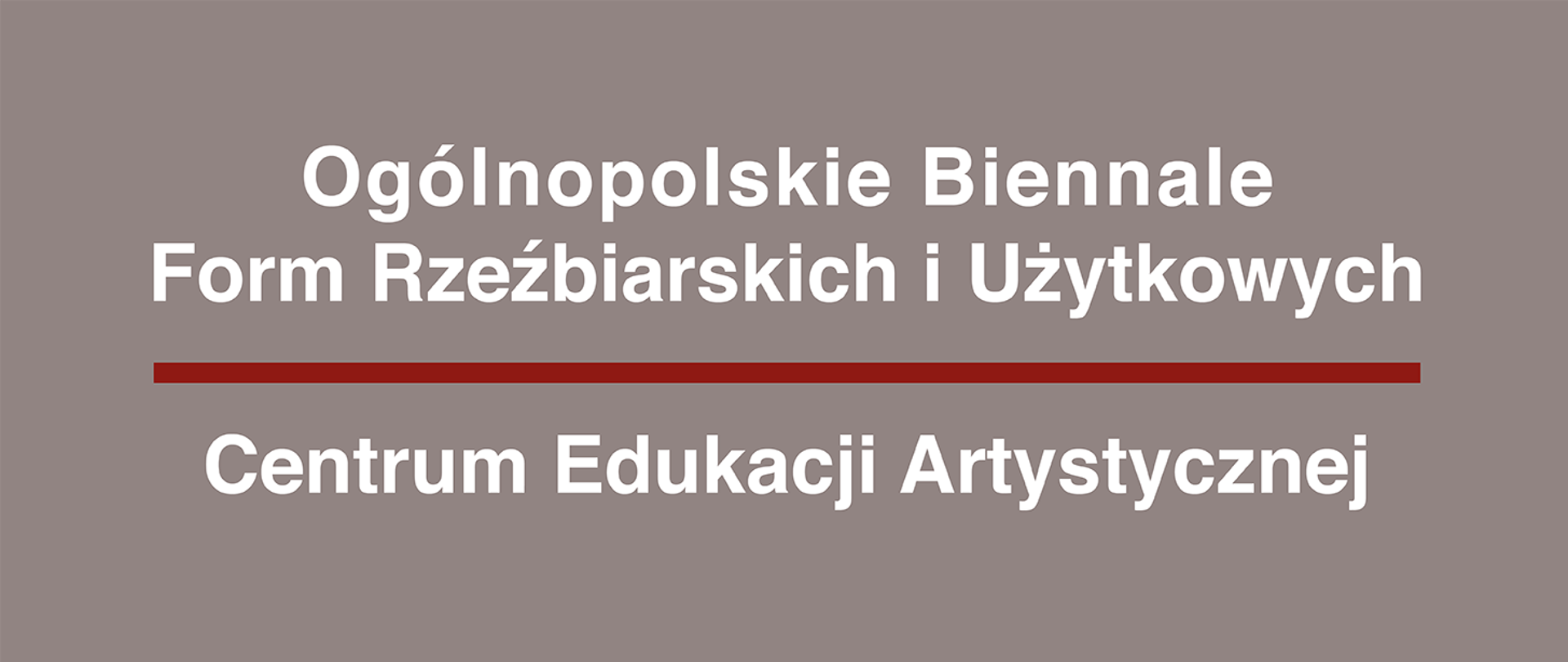 Ciemno szaroczerwone tło z napisem "Ogólnopolskie Biennale Form Rzeźbiarskich i Użytkowych" przedzielonym bordową kreską i tekstem po kreską "Centrum Edukacji Artystycznej"