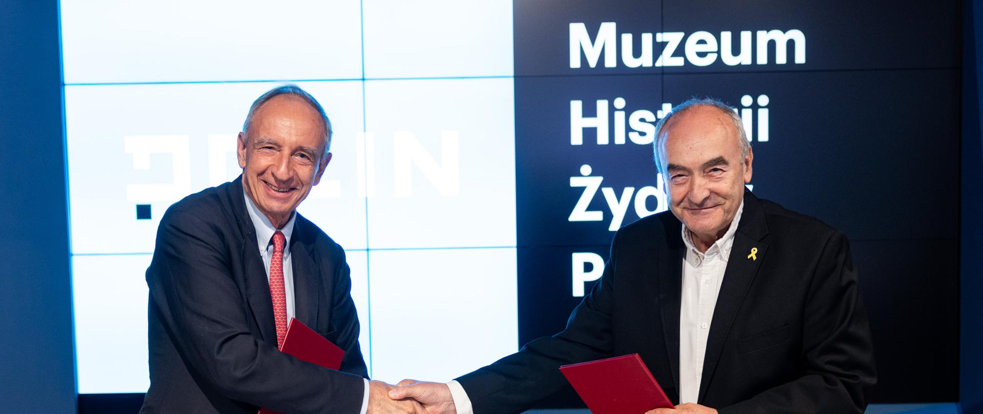 Deputy Foreign Minister Władysław Teofil Bartoszewski and Zygmunt Stępiński, Director of the Museum of the History of Polish Jews POLIN, signed a letter of intent regarding cooperation between the two institutions.