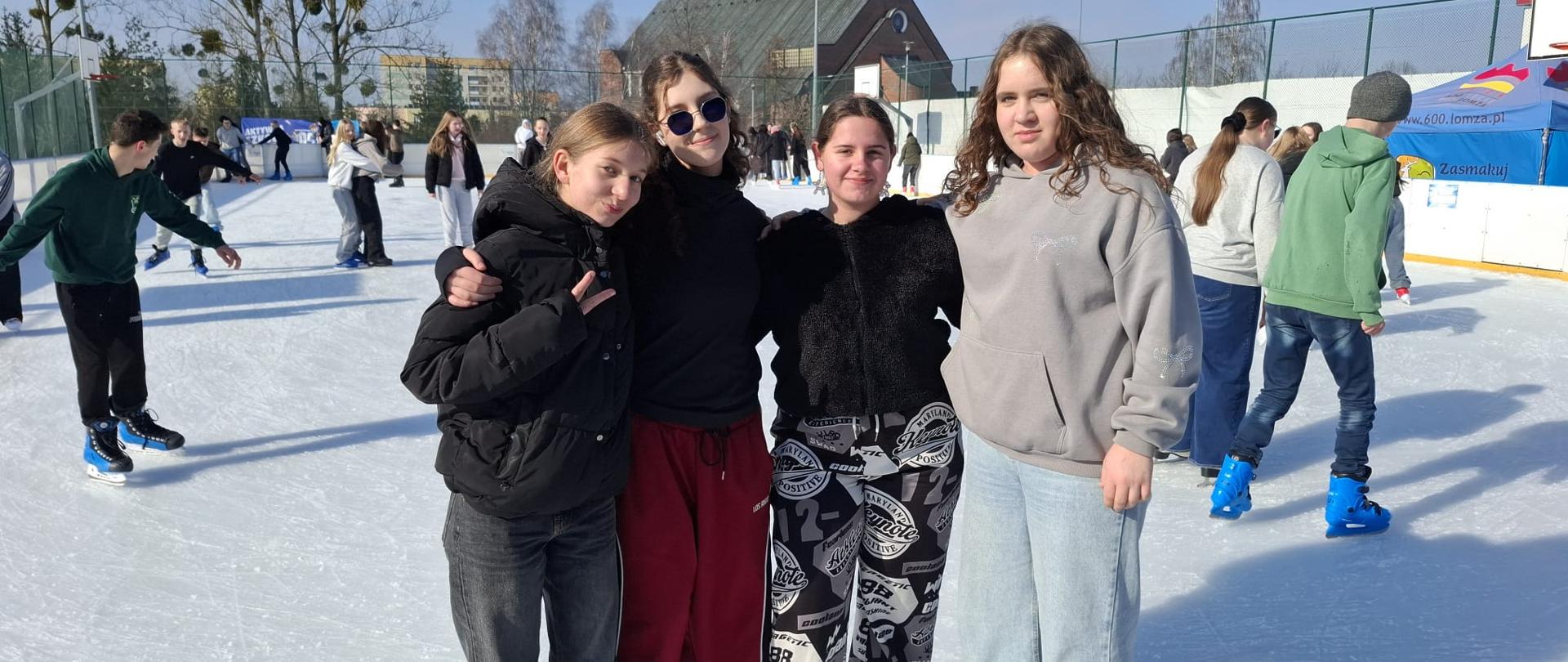 Razem w kinie, na lodowisku i jeszcze gdzieś… Wycieczka integracyjna klas pierwszych