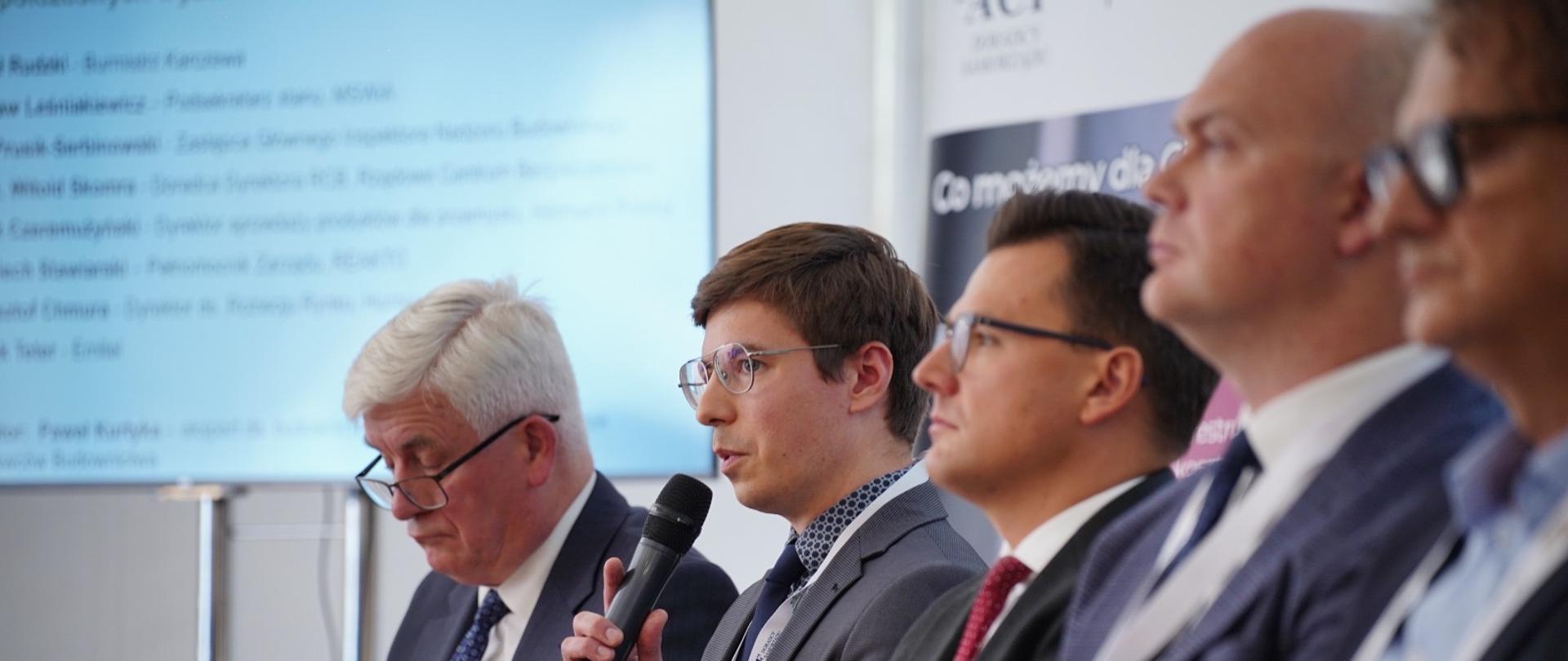 Filip Prusik-Serbinowski, Zastępca Głównego Inspektora Nadzoru Budowlanego, podczas panelu dyskusyjnego poświęconego bezpieczeństwu infrastruktury lokalnej