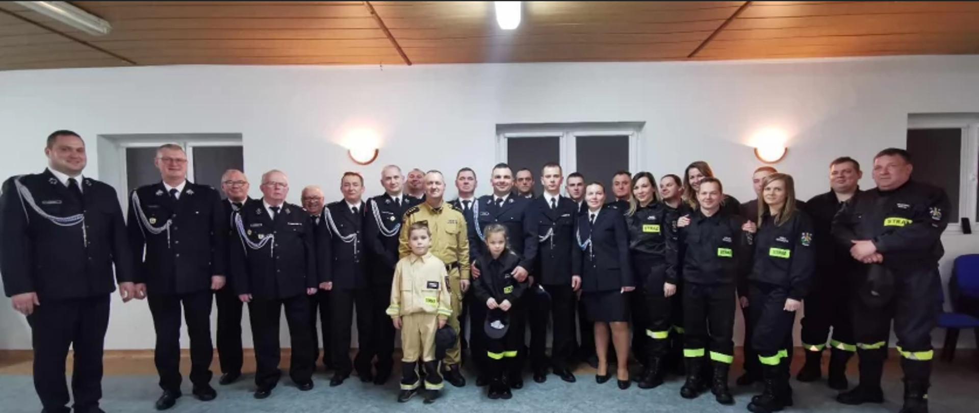 strażacy na zdjęciu