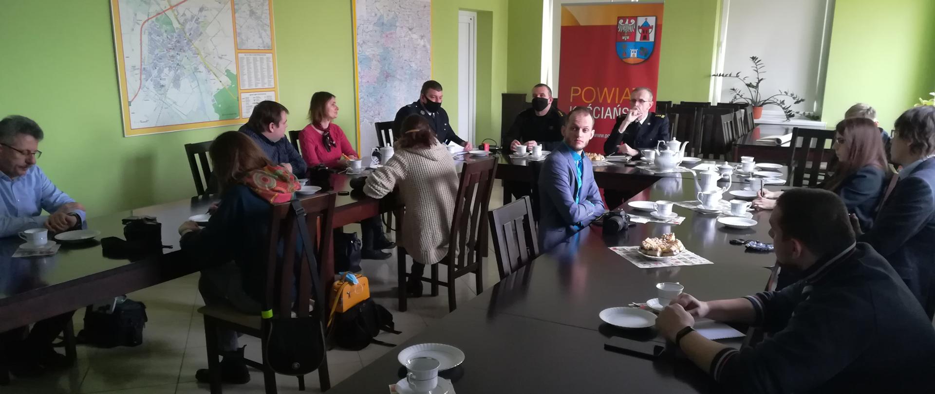 Narada z przedstawicielami mediów