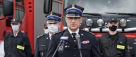Komendant wojewódzki OSP wśród strażaków
