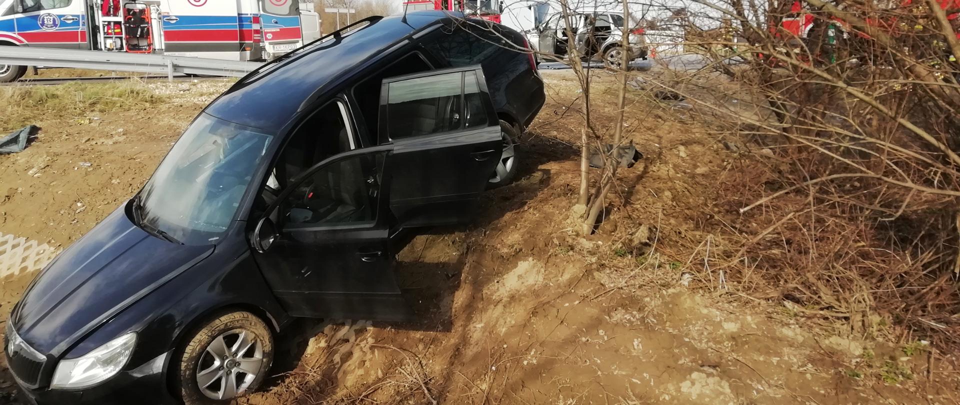 Wypadek samochodu osobowego DW794