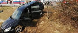 Wypadek samochodu osobowego na drodze wojewódzkiej 794