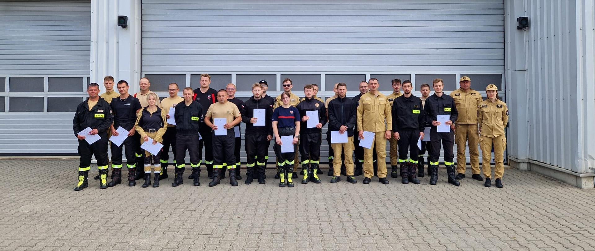 pamiątkowe zdjęcie po zakończeniu kursu