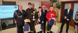 Na zdjęciu uczestnicy Powiatowych eliminacji Ogólnopolskiego Turnieju Wiedzy Pożarniczej - „Młodzież zapobiega pożarom”