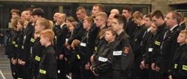 Zdjęcie zrobione podczas uroczystości wręczenia Promes dla młodzieżowych drużyn pożarniczych na hali widowiskowo- sportowej w Rogoźniku