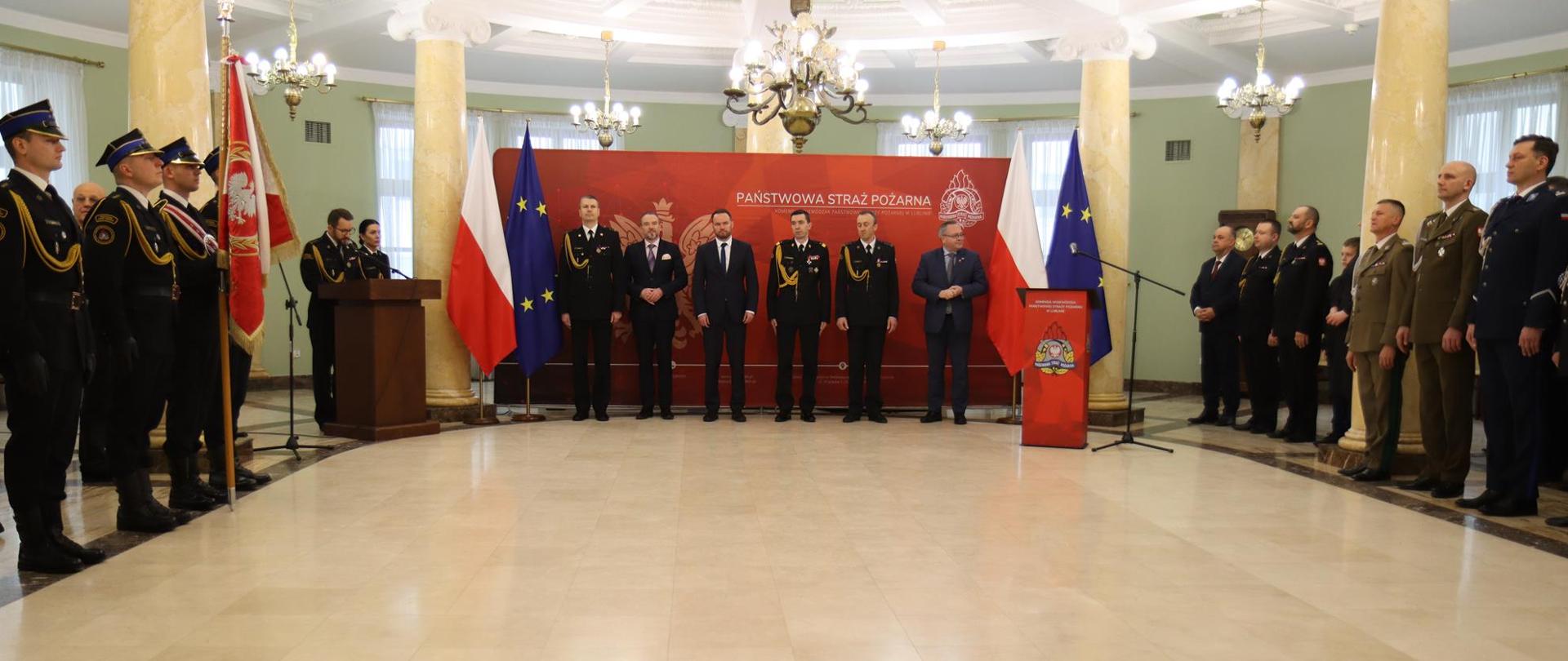 Widok sali z zebranymi na uroczystości