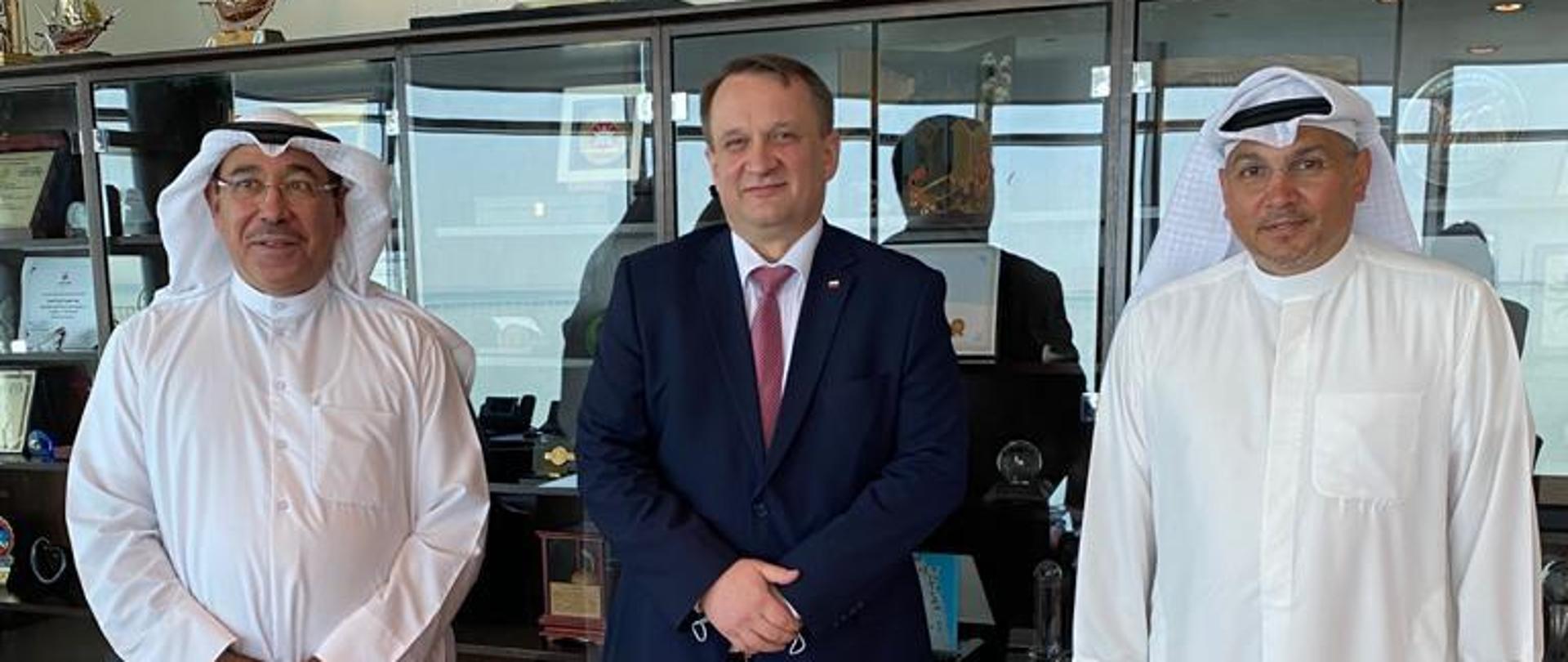 Spotkanie w KISR. Od lewej: Dr Man Mohammed Alsudairawi, Ambasador Paweł Lechowicz, Inż. Waleed Roy