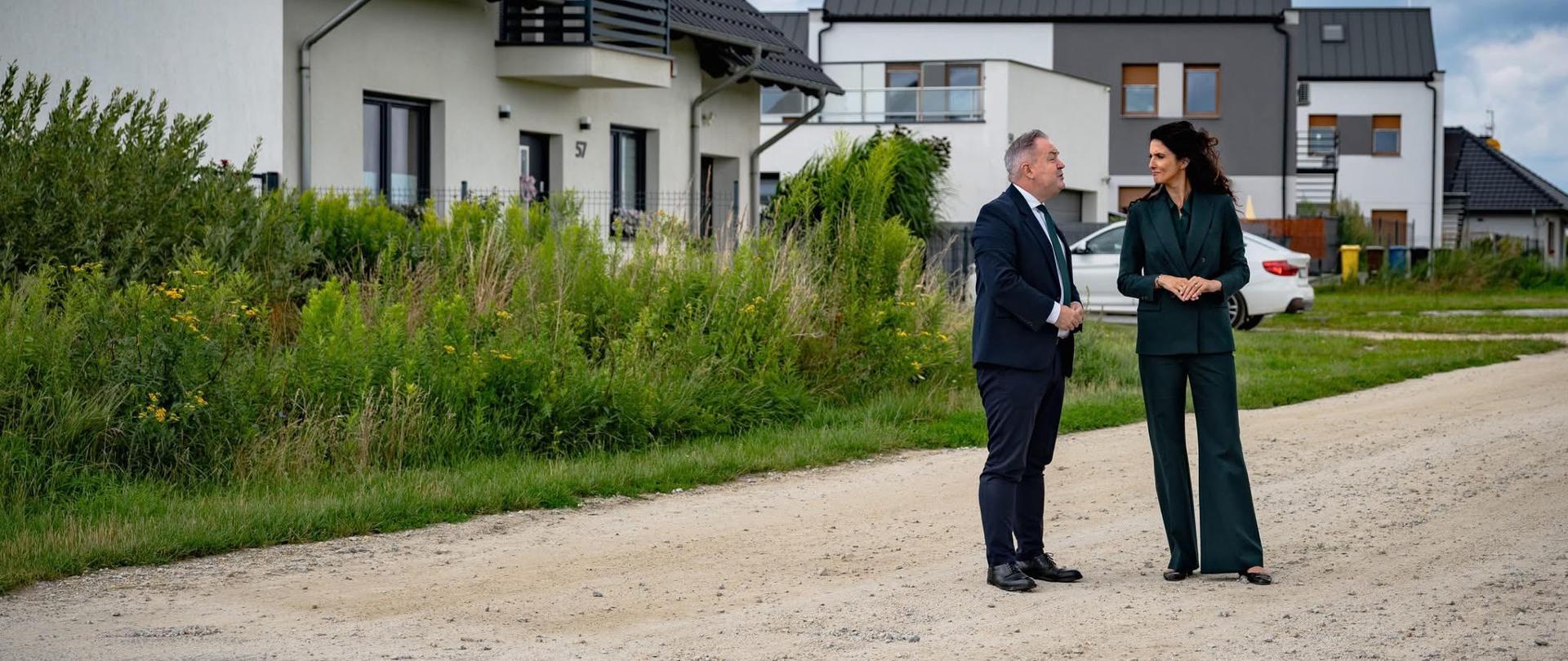 Prawie 2 mln zł na modernizację ul. Kusocińskiego w Oleśnicy. Wojewoda podpisała umowę na dofinansowanie