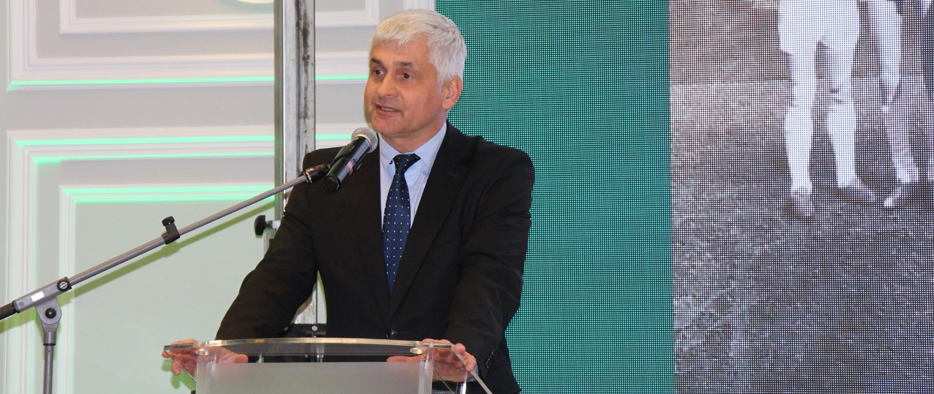 Wojewoda podlaski uczcił 90-lecie Podlaskiego Związku Piłki Nożnej