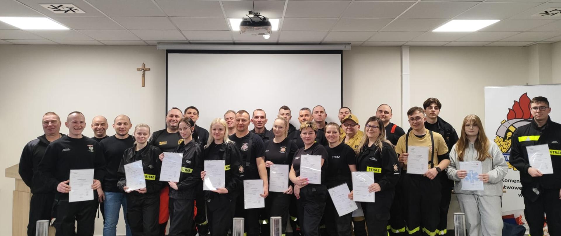 uczestnicy kursu kwalifikowanej pierwszej pomocy 