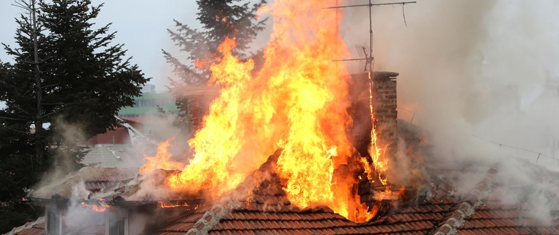 STRAŻ OSTRZEGA – A KOMINY PŁONĄ DALEJ !!!