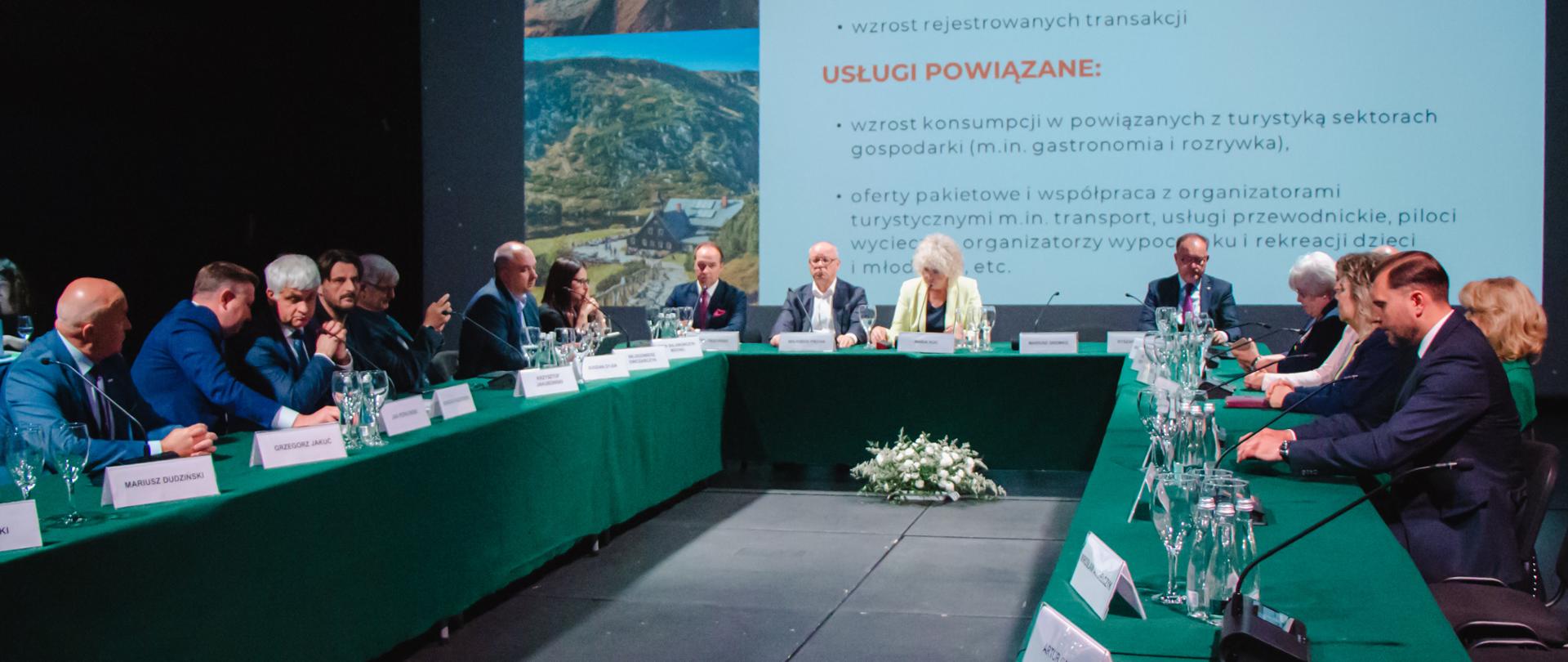 Obrady senackiej Komisji Gospodarki Narodowej i Innowacyjności