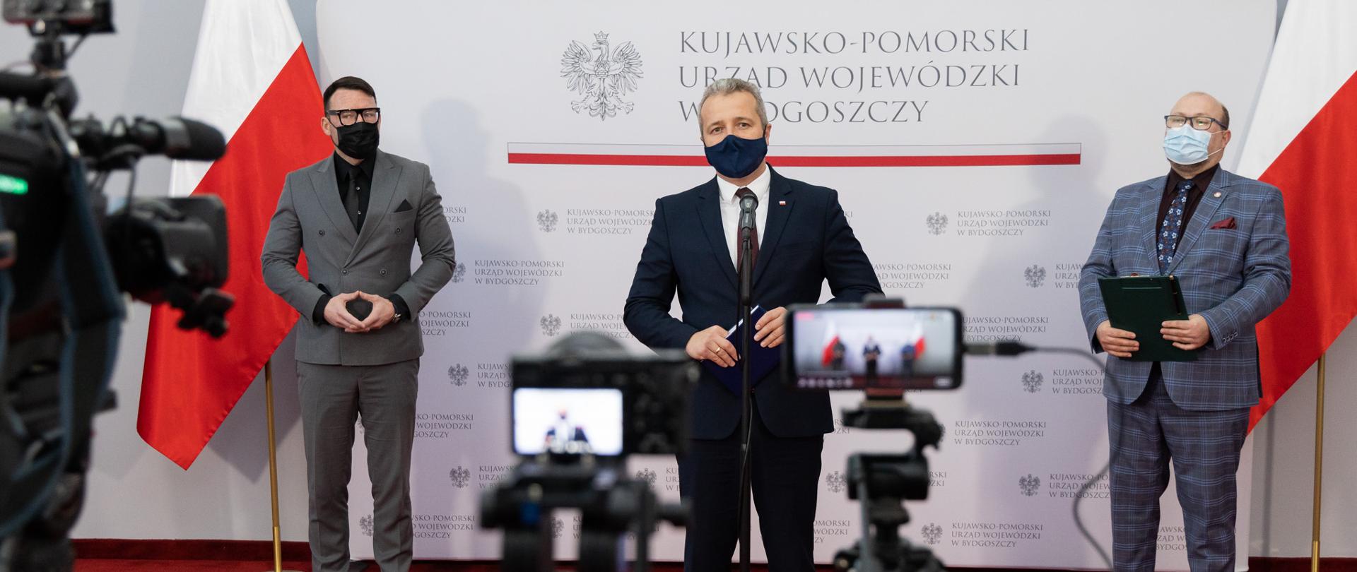 Wojewoda podczas konferencji na temat aktualnej sytuacji epidemicznej w regionie