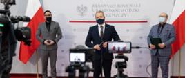 Wojewoda podczas konferencji na temat aktualnej sytuacji epidemicznej w regionie