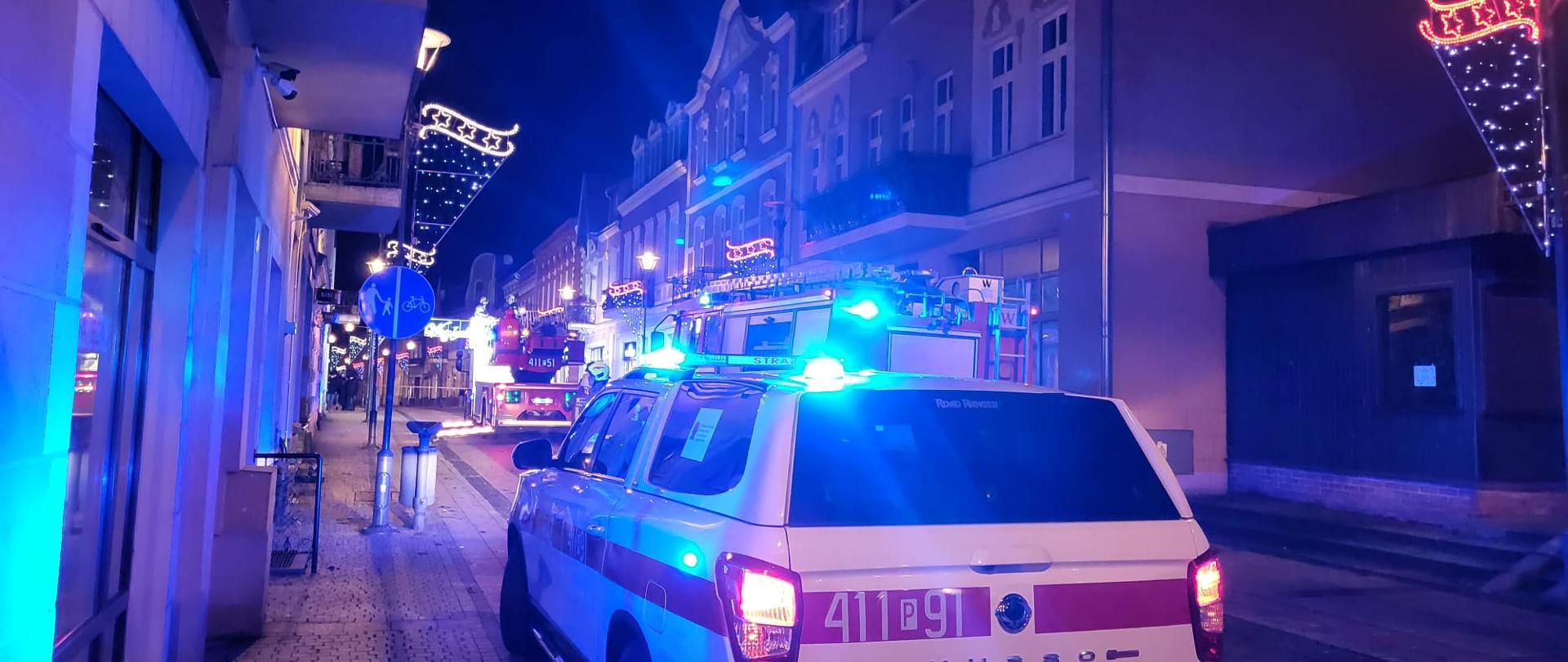 widok pojazdów znajdujących się na miejscu zdarzenia