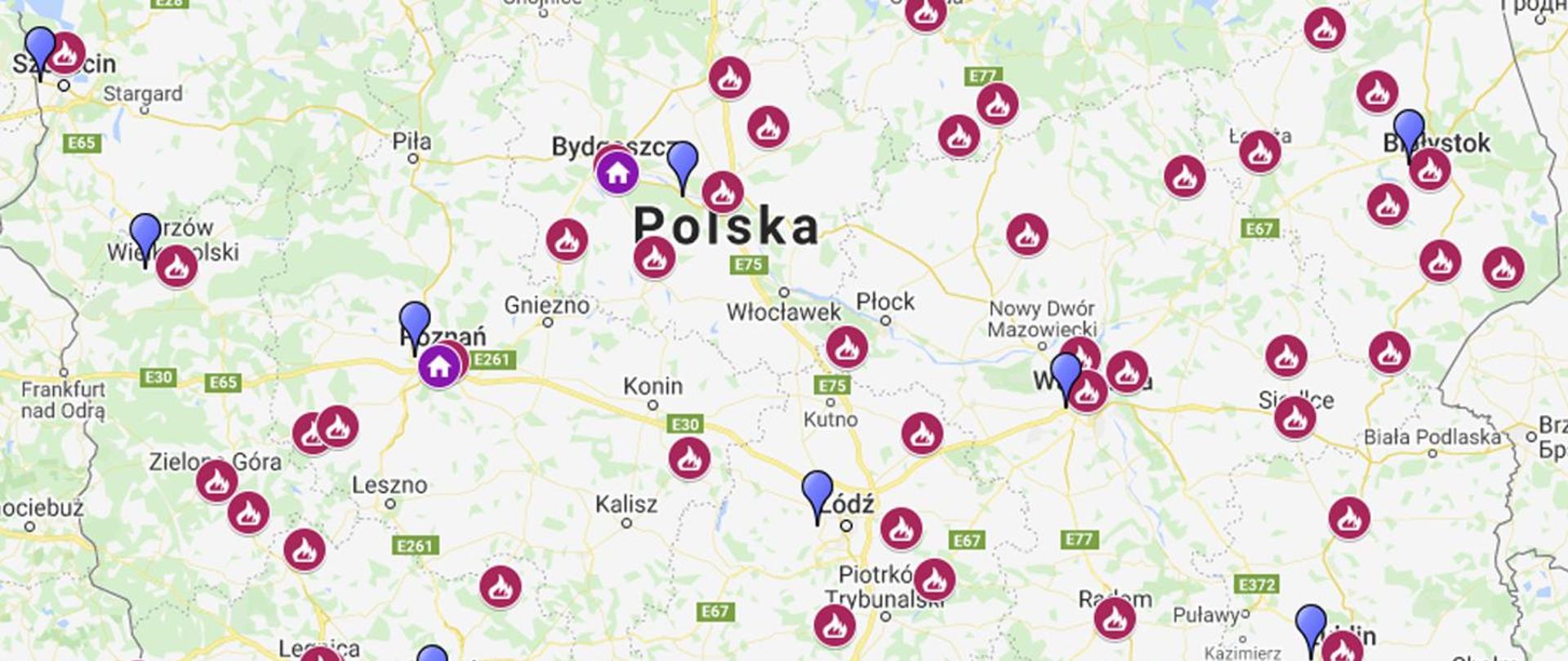 Zdjęcie ukazuje mapę Polski gdzie najdalej oddalone od siebie punkty to od lewego górnego rogu Szczecin do prawego którym jest Lublin na mapie tej oznaczone są sale edukacyjne "ognik" jako różowe kółko z białym płomieniem wewnątrz. Punktów tych jest 41.