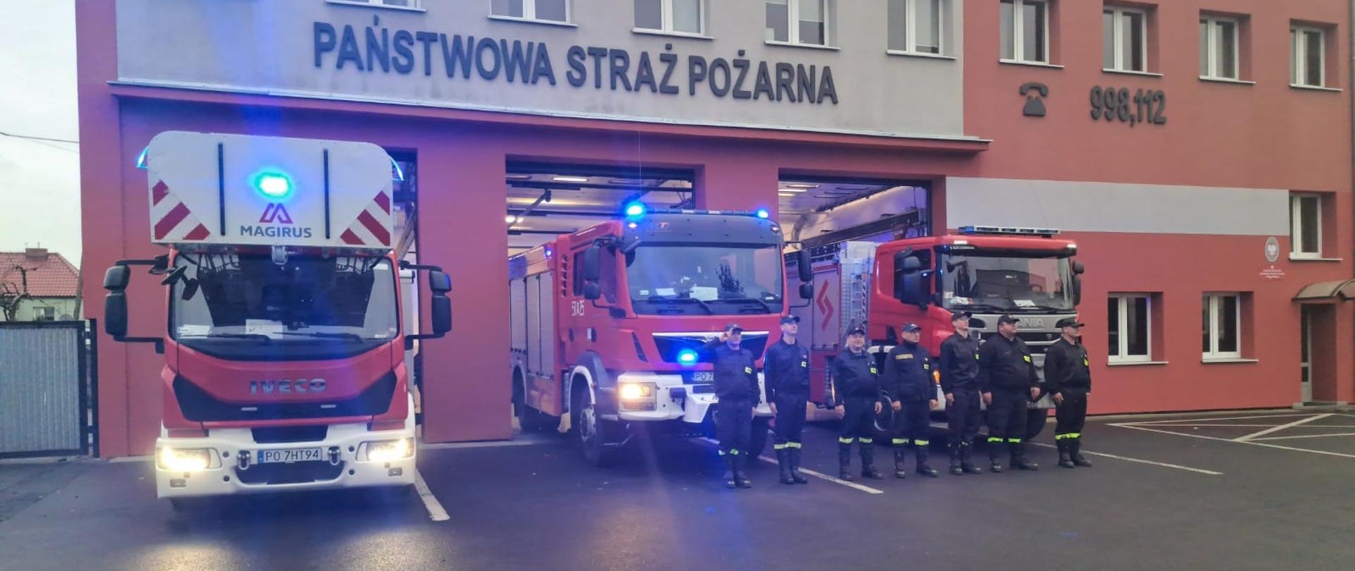Strażacy oddają hołd zmarłemu strażakowi