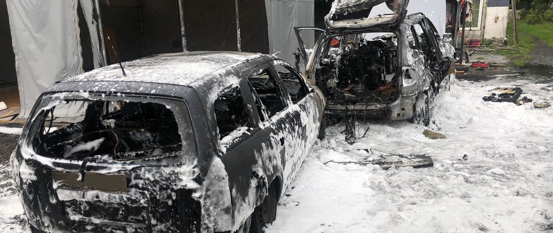 Pożar dwóch samochodów osobowych w miejscowości Boksycka gm. Kunów