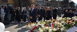 Chargé d’affaires a.i. Mariusz Brymora podczas uroczystości upamiętniających ofiary w Kočani.
