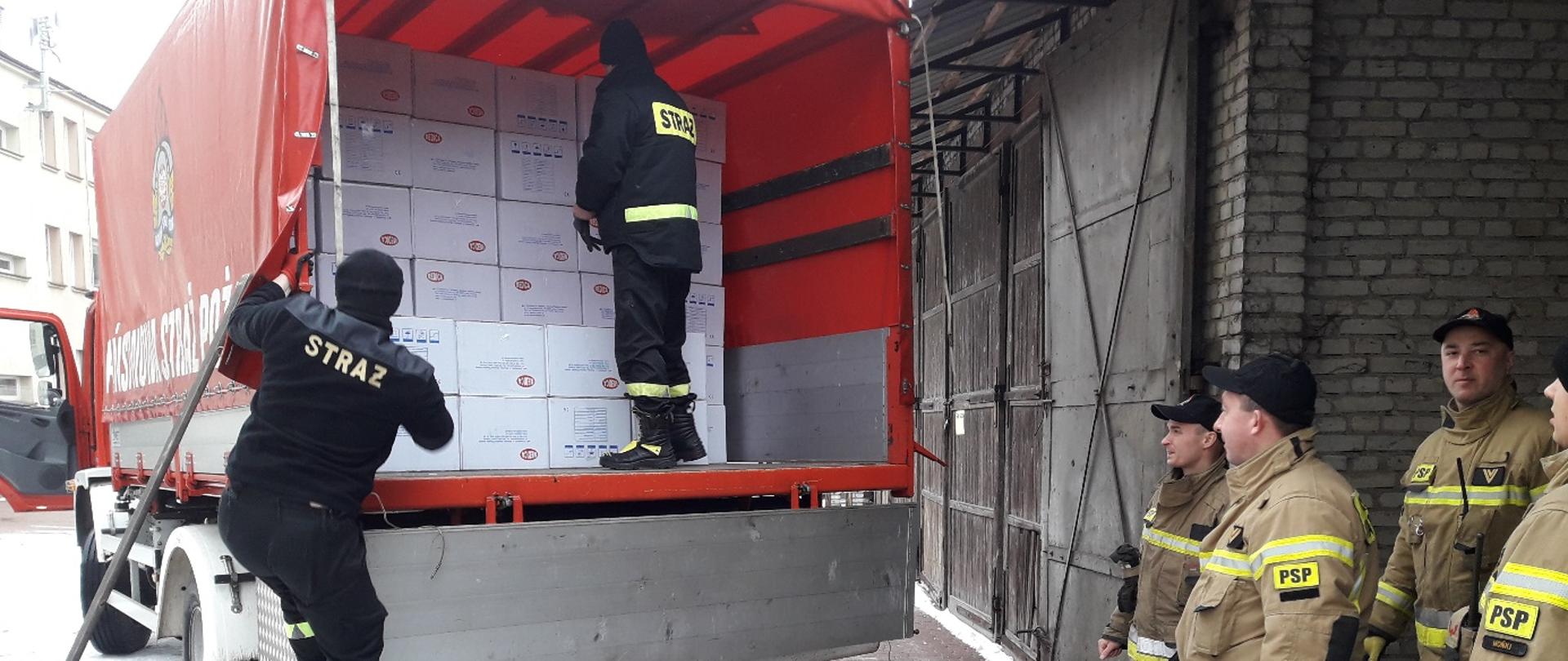 Dystrybucja maseczek mieszkańcom powiatu monieckiego.