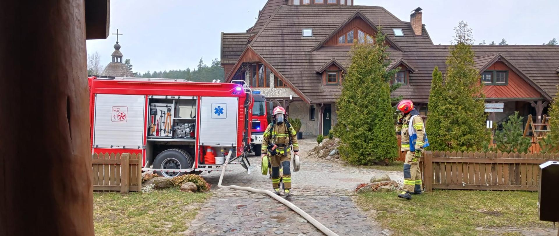 Rozwijanie linii gaśniczych w trakcie ćwiczeń