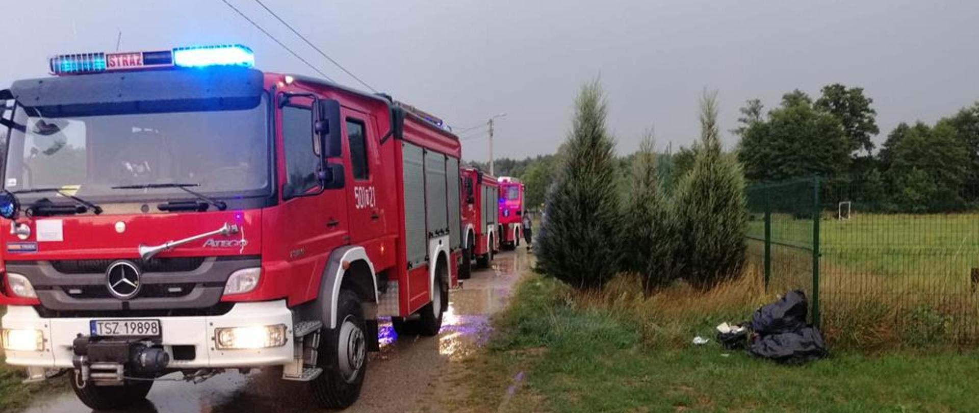 Działania ratownicze podczas przejścia gwałtownych zjawisk atmosferycznych na terenie pow. staszowskiego.